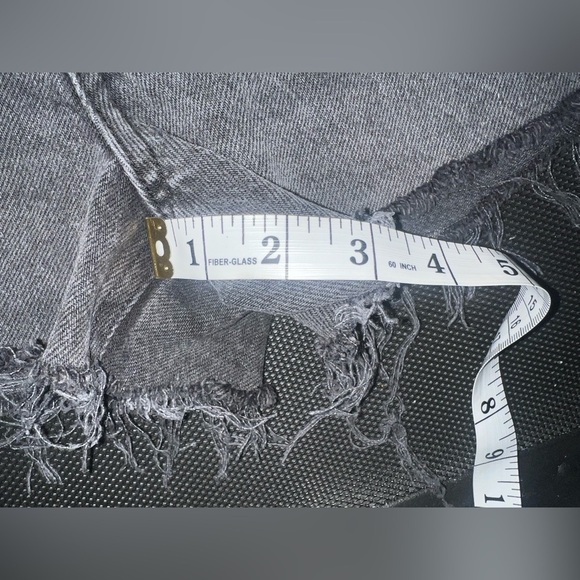 Reformation Black Denim Distressed Shorts 3” in size 28 - Picture 10 of 10